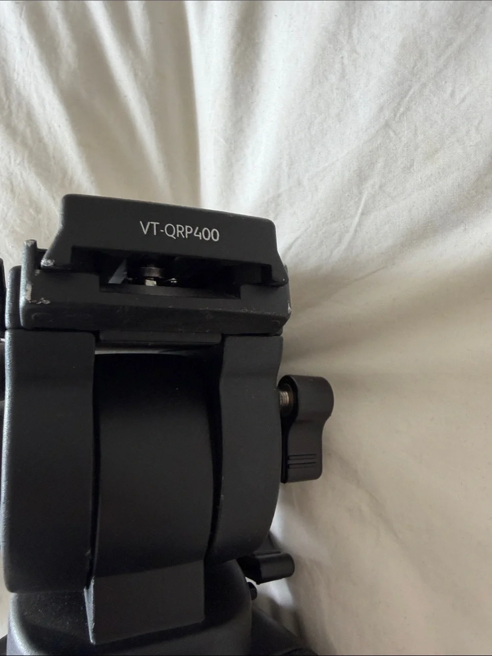 Magnus VT-4000 Tripod System with Fluid Head